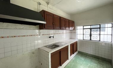 CASA EN VENTA Y RENTA SOBRE AV. REVOLUCION TLAQUEPAQUE