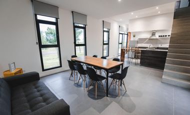 VENTA CASA 2 DORMITORIOS Y PILETA EN LAS TARDES