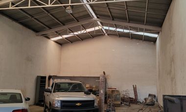 Bodega y local comercial en venta en Santa Rosa Jáuregui