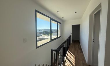 Casa en  alquiler anual de 5 ambientes de excelente calidad con pileta