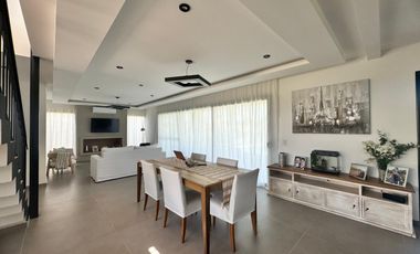 Casa en  alquiler anual de 5 ambientes de excelente calidad con pileta