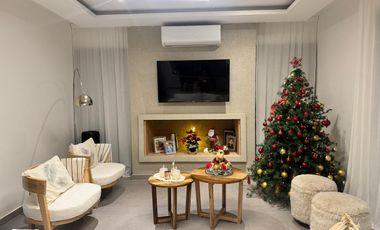 Casa en  alquiler anual de 5 ambientes de excelente calidad con pileta