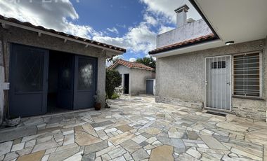 Venta de Casa 4 ambientes con jardín y cochera en Don Bosco