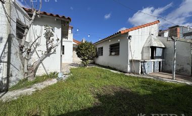 Venta de Casa 4 ambientes con jardín y cochera en Don Bosco