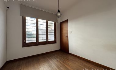 Venta de Casa 4 ambientes con jardín y cochera en Don Bosco