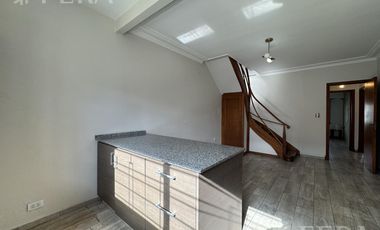 Venta de Casa 4 ambientes con jardín y cochera en Don Bosco