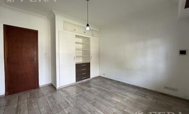 Venta de Casa 4 ambientes con jardín y cochera en Don Bosco