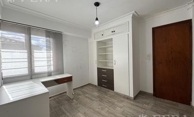 Venta de Casa 4 ambientes con jardín y cochera en Don Bosco