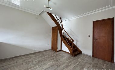 Venta de Casa 4 ambientes con jardín y cochera en Don Bosco