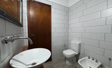 Venta de Casa 4 ambientes con jardín y cochera en Don Bosco