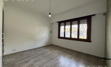 Venta de Casa 4 ambientes con jardín y cochera en Don Bosco
