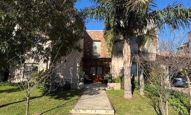 Casa Alquiler largo plazo. Talar Del Lago II. Piscina, Jardín, Seguridad.