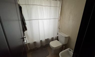 Casa Alquiler largo plazo. Talar Del Lago II. Piscina, Jardín, Seguridad.