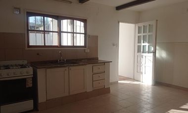 Casa en alquiler  en Granja de Funes ,Una Planta , a metros de Rafael Nuñez ! Pileta