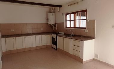 Casa en alquiler  en Granja de Funes ,Una Planta , a metros de Rafael Nuñez ! Pileta