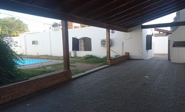 Casa en alquiler  en Granja de Funes ,Una Planta , a metros de Rafael Nuñez ! Pileta