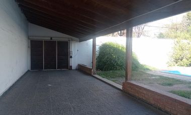Casa en alquiler  en Granja de Funes ,Una Planta , a metros de Rafael Nuñez ! Pileta