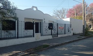Casa en alquiler  en Granja de Funes ,Una Planta , a metros de Rafael Nuñez ! Pileta