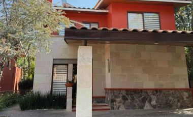 CASA EN VENTA EN CLUB Y DENTRO DEL CAMPO DE GOLF ALTOZANO, MORELIA