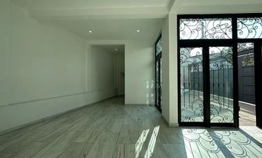 Casa con uso de suelo en renta en avenida principal de Atizapán de Zaragoza