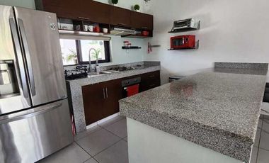 Renta casa amueblada con piscina 2 Recamaras mas Estudio en Conkal