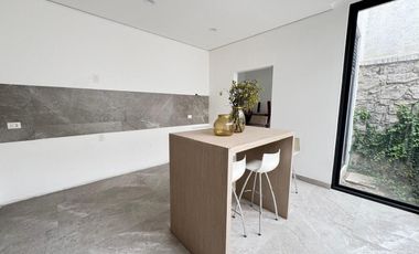 CASA NUEVA EN CONDOMINIO EN COYOACAN CON JARDIN Y ROOF GARDEN