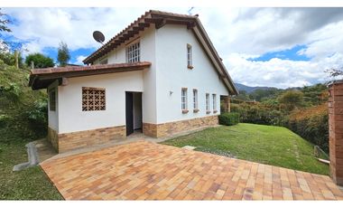 Venta de casa campestre preciosa, tipo chalet en La Fé, El Retiro