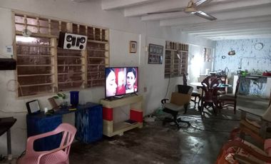 Casa lote amplia y bien ubicada, con áreas habilitadas para uso mixto.