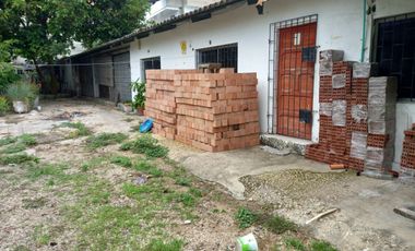 Casa lote amplia y bien ubicada, con áreas habilitadas para uso mixto.