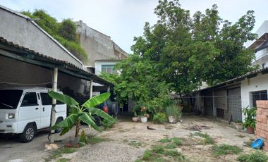 Casa lote amplia y bien ubicada, con áreas habilitadas para uso mixto.