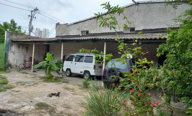 Casa lote amplia y bien ubicada, con áreas habilitadas para uso mixto.