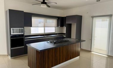 Casa en renta anual en Altabrisa Residencial, Cerritos