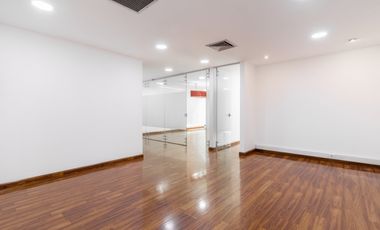 Arriendo oficina con TERRAZA en el Chicó