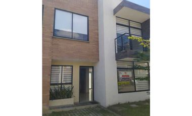 SE ARRIENDA CASA DE TRES HABITACIONES,CONJUNTO  SAN JERÓNIMO