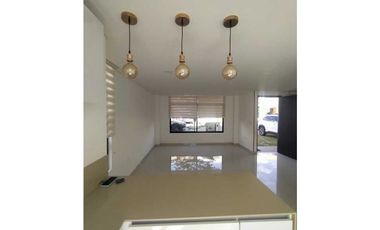 SE ARRIENDA CASA DE TRES HABITACIONES,CONJUNTO  SAN JERÓNIMO