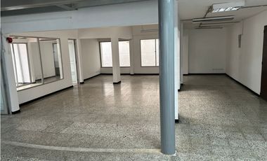 CASA UNIFAMILIAR EN VENTA 2 NIVELES CON LOCAL EL POBLADO PATIO BONITO