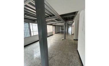 CASA UNIFAMILIAR EN VENTA 2 NIVELES CON LOCAL EL POBLADO PATIO BONITO