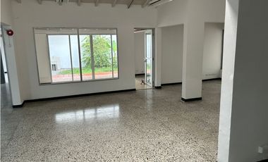 CASA UNIFAMILIAR EN VENTA 2 NIVELES CON LOCAL EL POBLADO PATIO BONITO