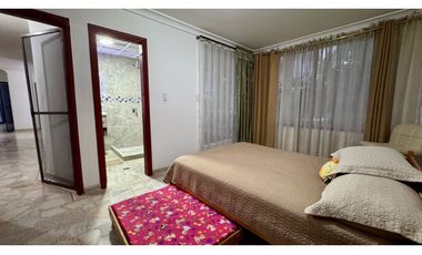Casa esquinera de tres pisos en venta Barrio Las Flores Palmira Valle
