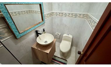 Casa esquinera de tres pisos en venta Barrio Las Flores Palmira Valle