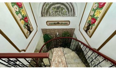 Casa esquinera de tres pisos en venta Barrio Las Flores Palmira Valle