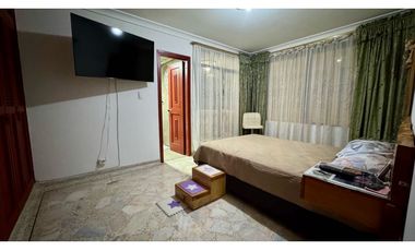 Casa esquinera de tres pisos en venta Barrio Las Flores Palmira Valle