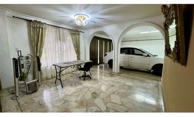 Casa esquinera de tres pisos en venta Barrio Las Flores Palmira Valle