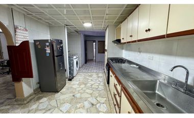 Casa esquinera de tres pisos en venta Barrio Las Flores Palmira Valle