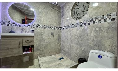 Casa esquinera de tres pisos en venta Barrio Las Flores Palmira Valle