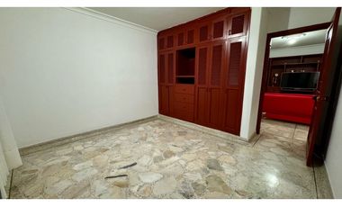 Casa esquinera de tres pisos en venta Barrio Las Flores Palmira Valle