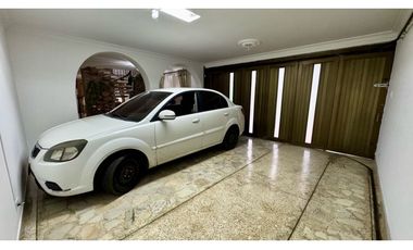 Casa esquinera de tres pisos en venta Barrio Las Flores Palmira Valle