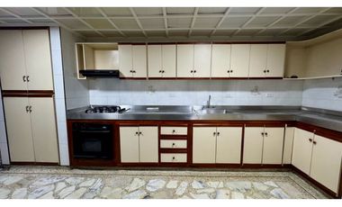 Casa esquinera de tres pisos en venta Barrio Las Flores Palmira Valle