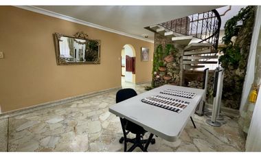 Casa esquinera de tres pisos en venta Barrio Las Flores Palmira Valle