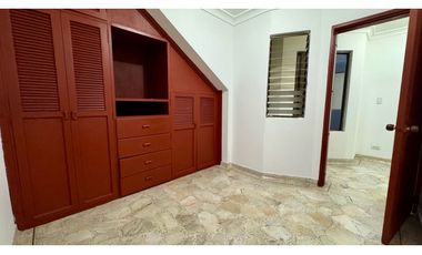 Casa esquinera de tres pisos en venta Barrio Las Flores Palmira Valle